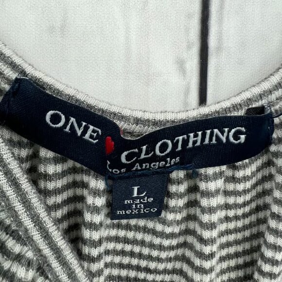 One Clothing LARGE Womens White Gray Striped Short Sleeve Cold Shoulder Jumper - Picture 6 of 7